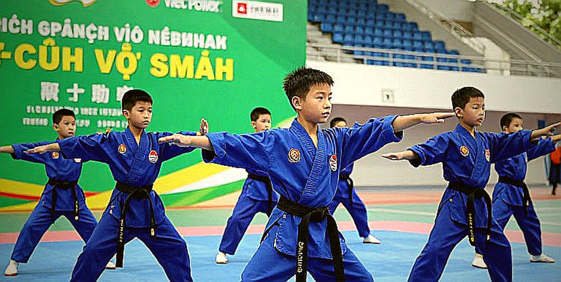 Raoni Barcelos rời võ đài bằng cáng ở tuổi 39: dòng cập nhật 'đang ổn' chưa phải giấy thông hành y tế Raoni Barcelos rời võ đài bằng cáng ở tuổi 39: dòng cập nhật 'đang ổn' chưa phải giấy thông hành y tế