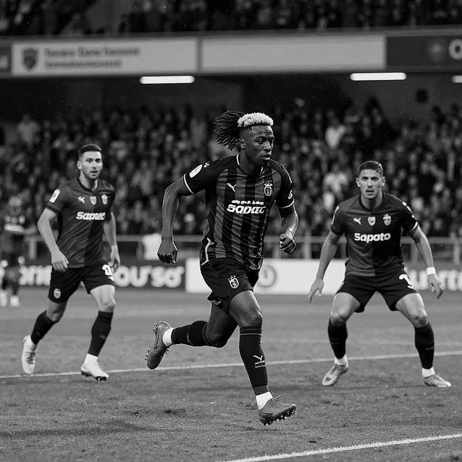 Holgado ở DPMM: thương vụ mà rủi ro lớn nhất nằm ở tờ đăng ký, không ở đôi chân
