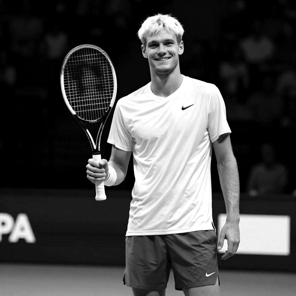 Lỗ hổng luật tennis: Khi 'mắt trọng tài' nhìn thấu ý đồ trước cả cú chạm bóng