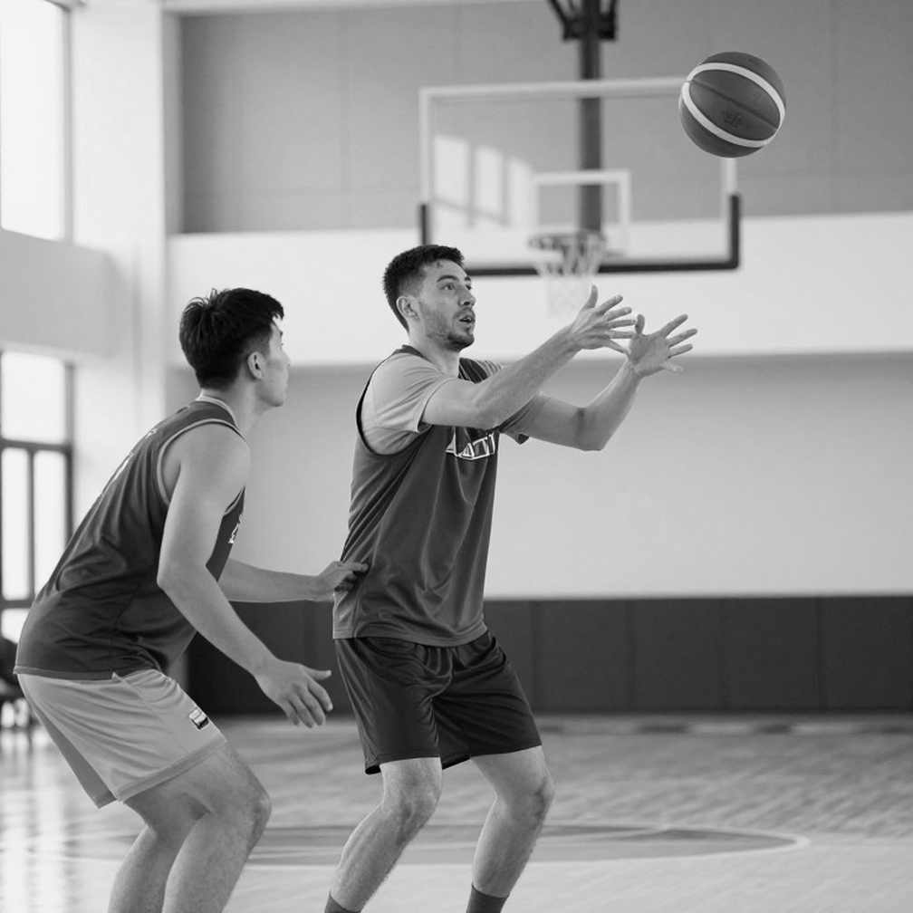 Bia thay nước ở Weserstadion: 40.000 khán giả và một hiệp đấu không giống ai Bia thay nước ở Weserstadion: 40.000 khán giả và một hiệp đấu không giống ai