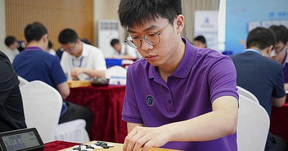 Nước cờ 9...a5 và canh bạc chiến lược của King's Indian: Khi dữ liệu không còn là trọng tài