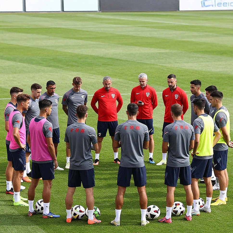 Barca giữ chuỗi toàn thắng LaLiga: Năm bàn thắng tại Sevilla và bài toán đằng sau tờ bảng điểm hoàn hảo