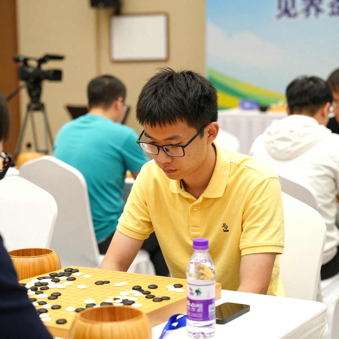 Ván cờ không lời: Khi Carlsen gieo một hạt giống cho người chơi phong trào