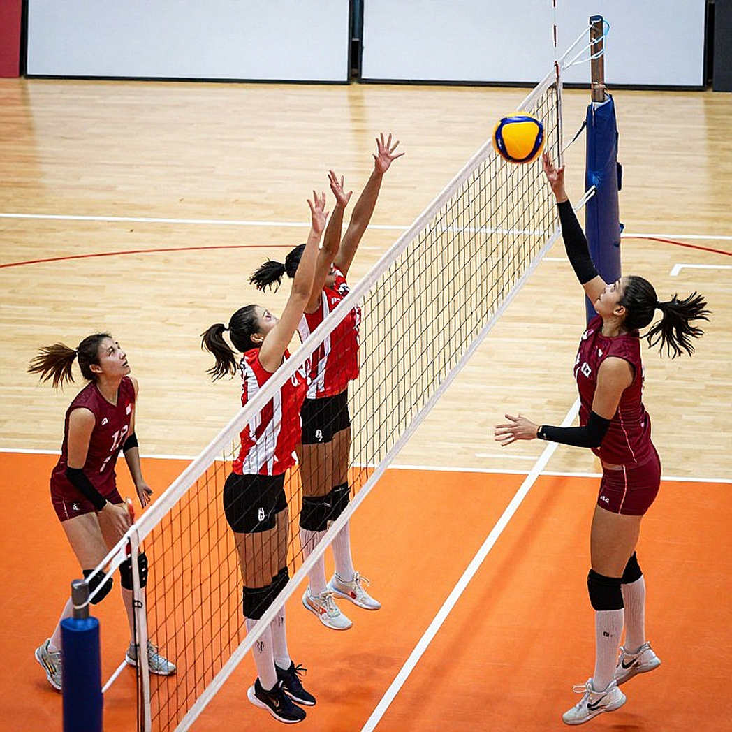 Kentucky lật ngược Louisville 2-1: Hiệu suất tấn công .079 lên .420 và tử huyệt cuối set của đội số 3