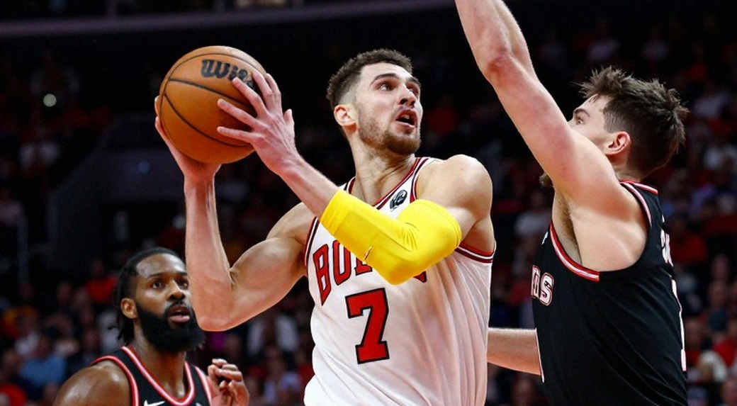Mike James chào sân Efes ấn tượng: 14 điểm, 3 kiến tạo giúp đội bóng Thổ Nhĩ Kỳ thắng Trabzonspor trong trận giao hữu Mike James chào sân Efes ấn tượng: 14 điểm, 3 kiến tạo giúp đội bóng Thổ Nhĩ Kỳ thắng Trabzonspor trong trận giao hữu