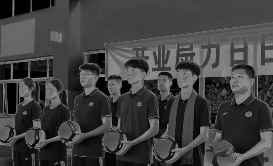 Ronaldo rời trại tuyển Bồ Đào Nha: Khi ngôi sao tự viết thông cáo, người cầm quân chỉ còn câu 'tôi không còn gì để nói'