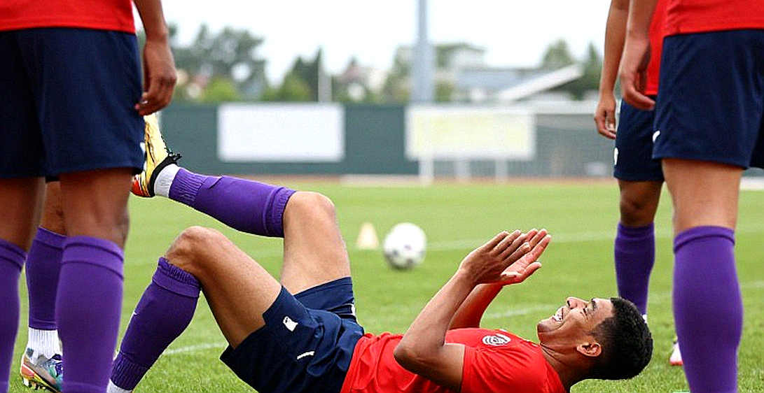 Romario ủng hộ Ronaldo: Lời hứa 30 phút, nỗi nhục của biểu tượng 41 tuổi và vết nứt quyền lực trong bóng đá hiện đại