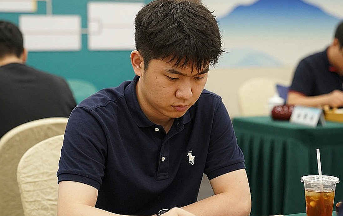 Nepomniachtchi tạo áp lực cho Carlsen, đánh bại Sindarov trên thời gian tại GCL 2026