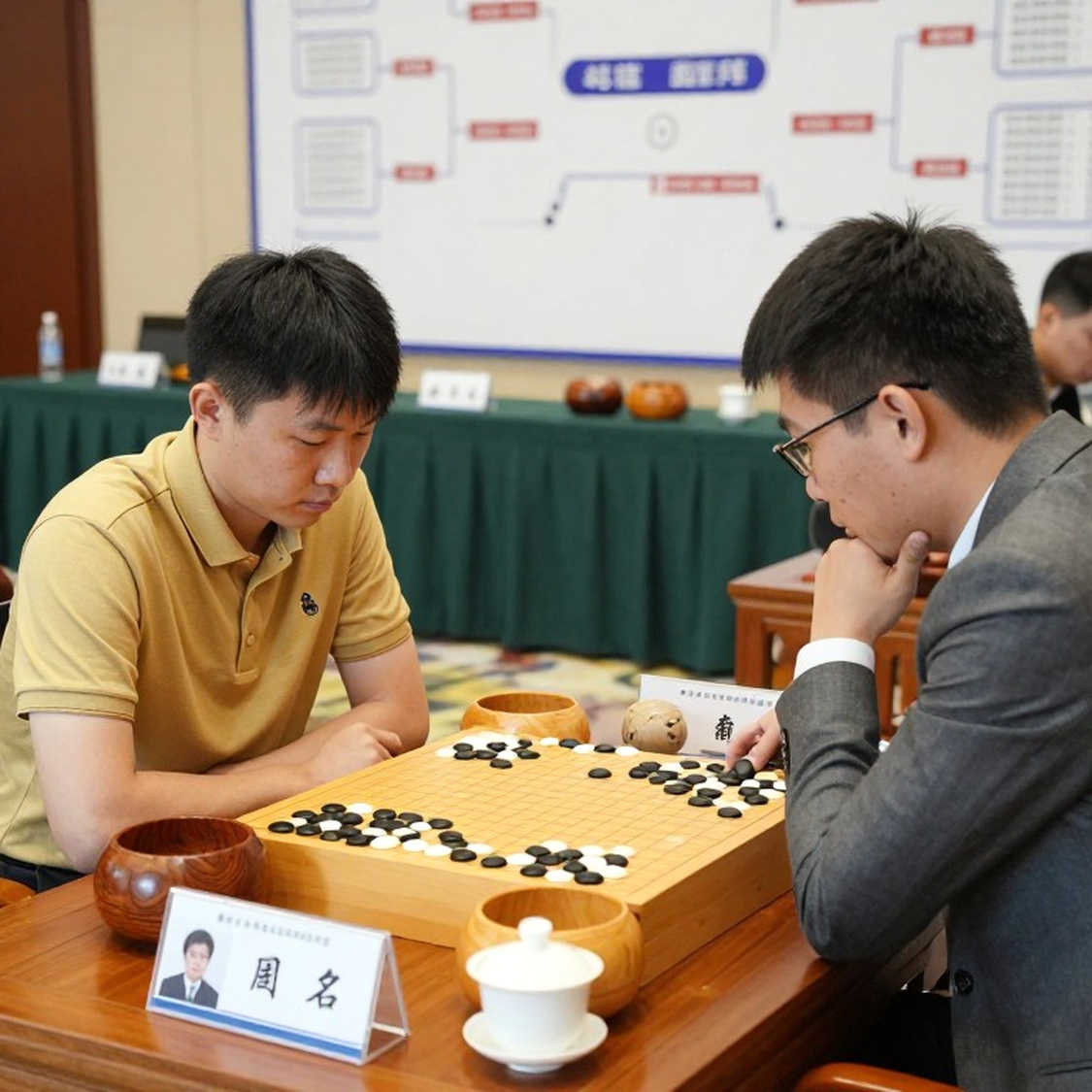 Nước Voi 2...d5: một quân tốt đổi lấy thời gian suy nghĩ của đối thủ Nước Voi 2...d5: một quân tốt đổi lấy thời gian suy nghĩ của đối thủ